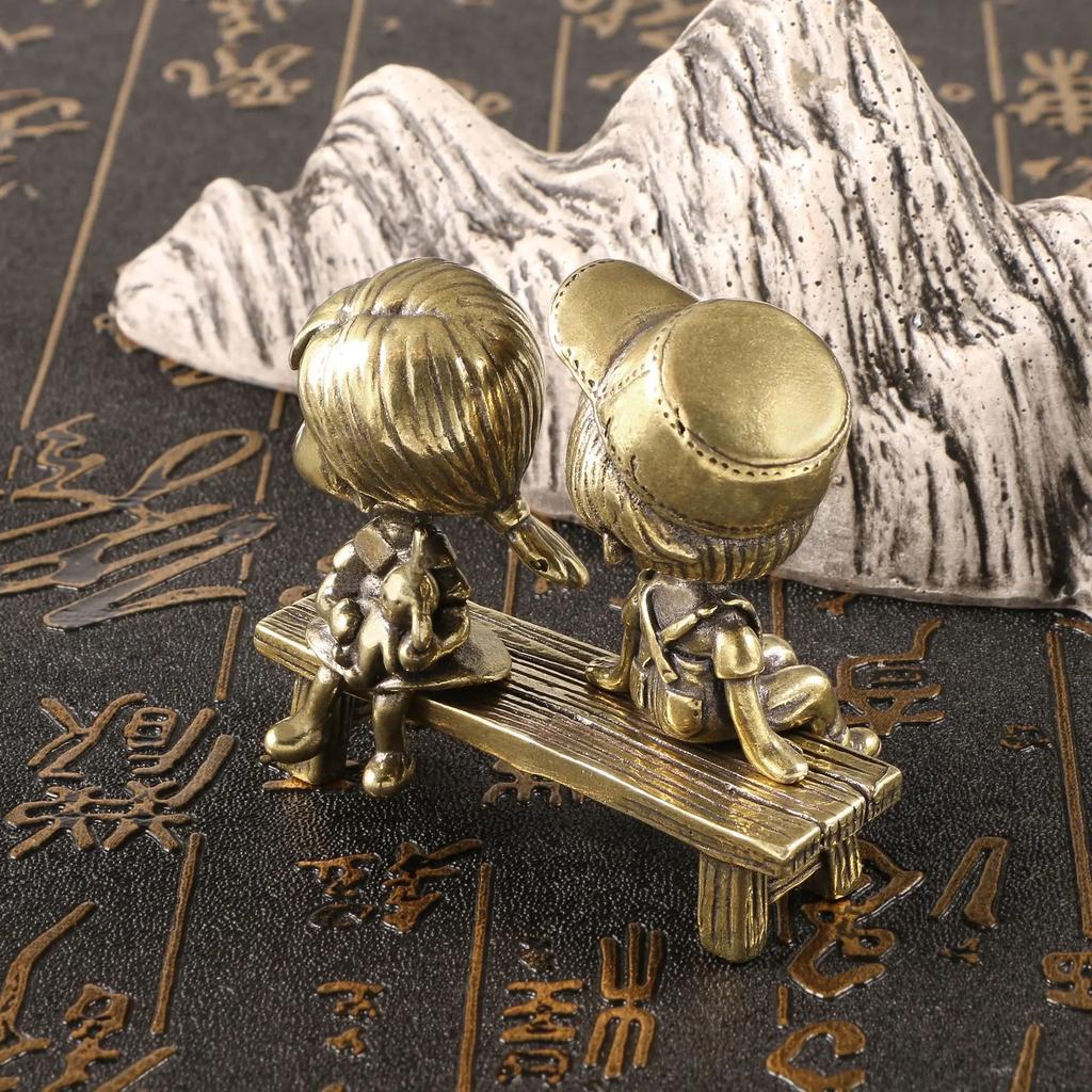 Urocze Ozdoby z Mosiądzu dla Dziecięcych Sympatii Chłopiec Dziewczynka Mały Stołek Metalowe Figurki Dekoracje do Sypialni Walentynkowe Prezenty Miłości