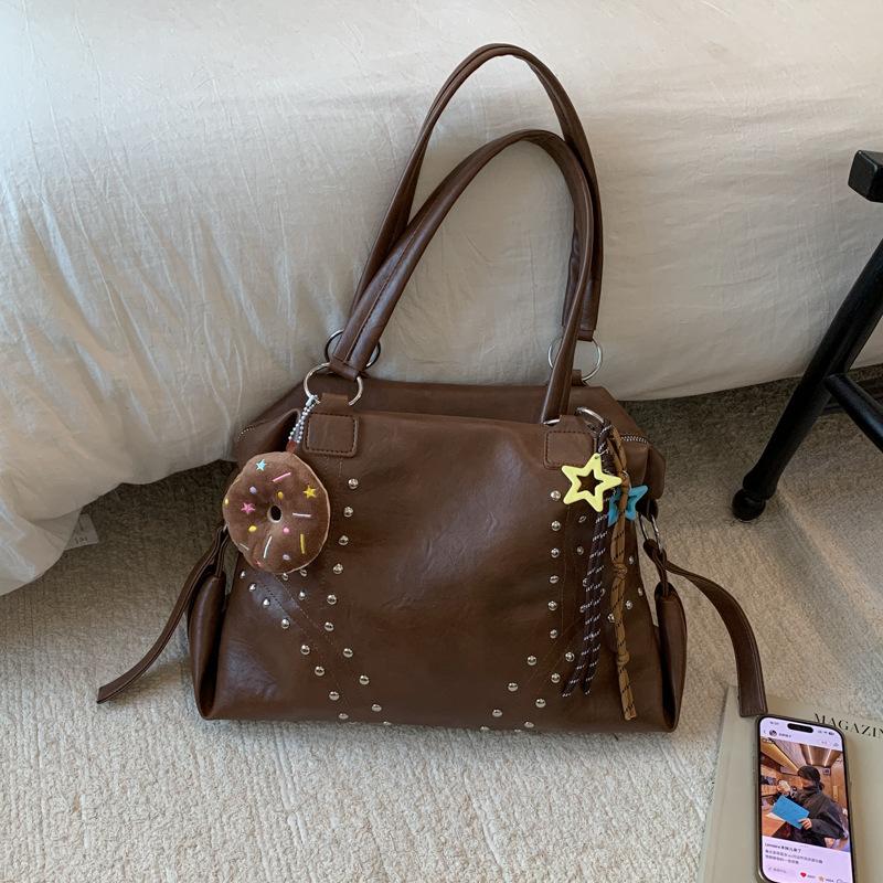 Fashion Rivet Shoulder Bag Women's Bag New Fashion Large Capacity Handbag Casual Versatile Commuter Underarm Bag