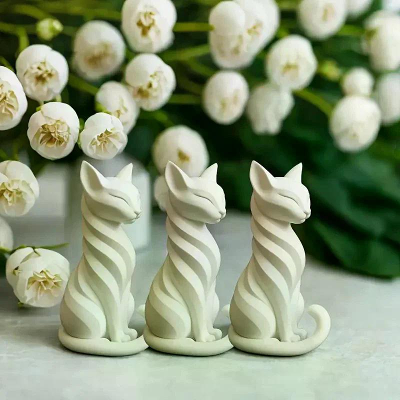 Elegant Cat Sculpture With Stripes Cat Figurine Indoor/Outdoor Home Decor Charming Cat Statue Desks Bookshelves Ornament
