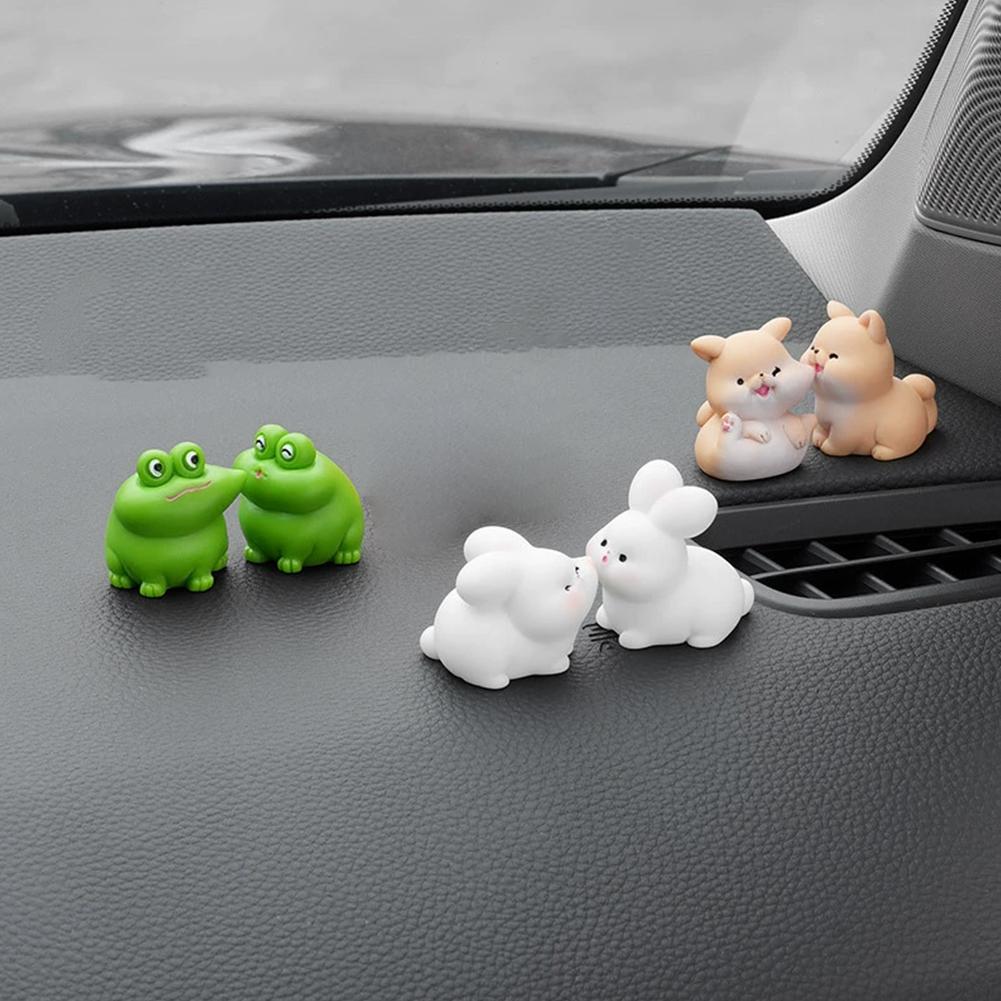 Cute Kissing Animals Car Decor Adorable Dashboard Figurine For Windshield Rearview Mirror Funny Couple Statue Car Accessories