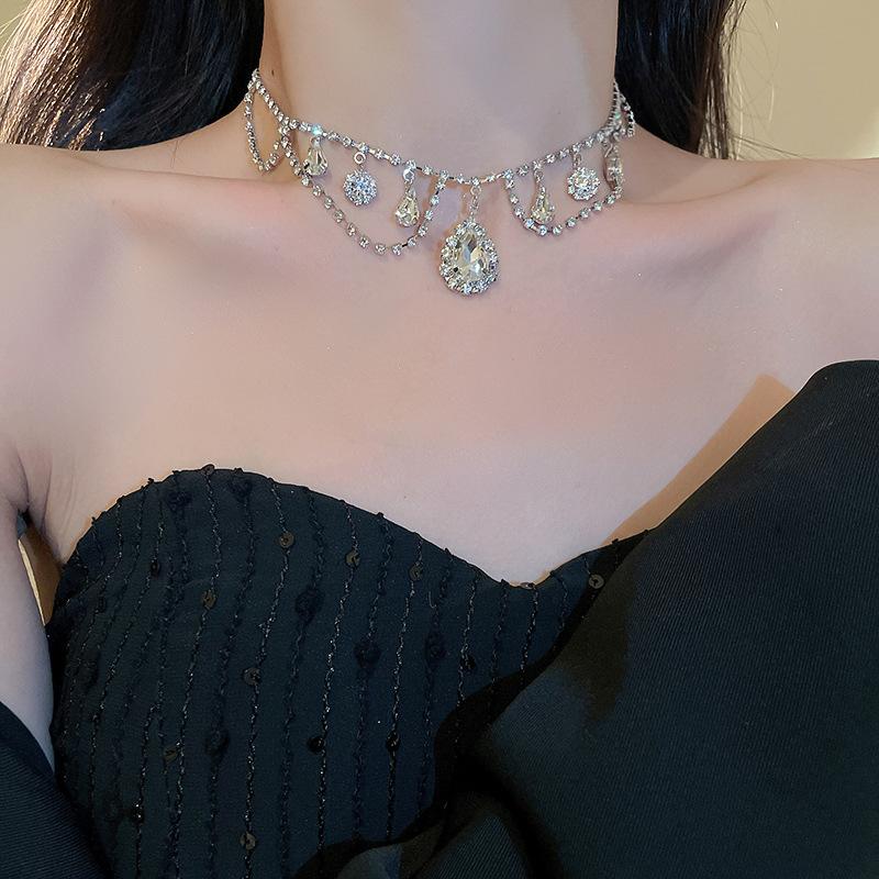 European and American exaggerated diamond-set love water drop fringe necklace design sense collarbone chain bridal temperament item decoration