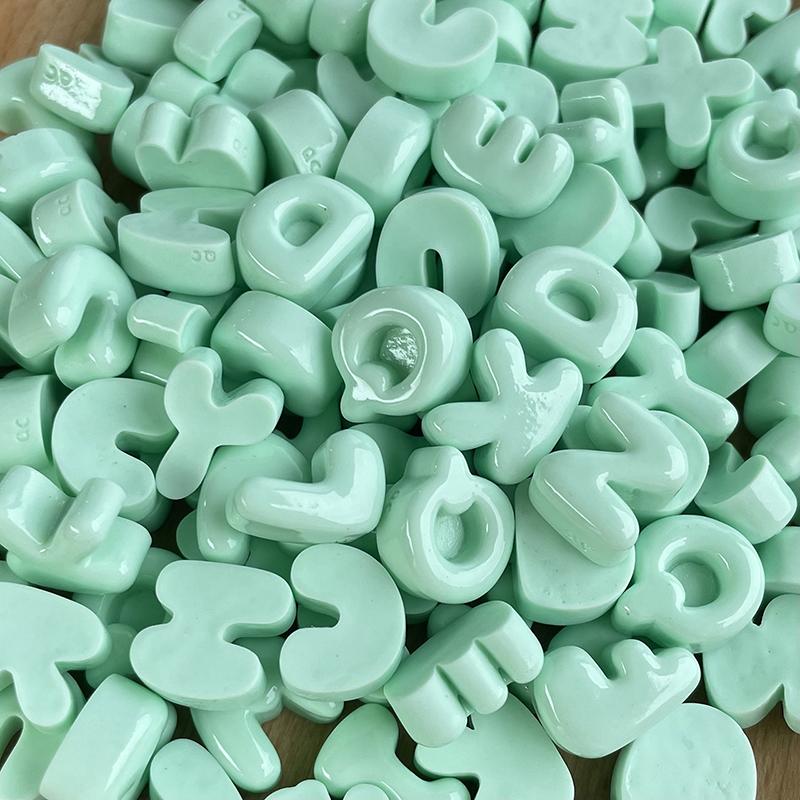 20 Pezzi Mini Lettere Resina Mista Accessori Lettere Inglesi Abcd Decalcomanie Fai da Te Colla Crema Cover Cellulare Fermaglio per Capelli Decorazione Forniture