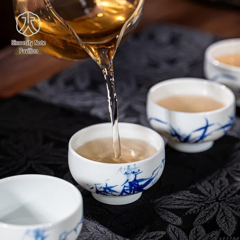Jingdezhen Hand-Painted Blue and White Ceramic Master Tea Cup