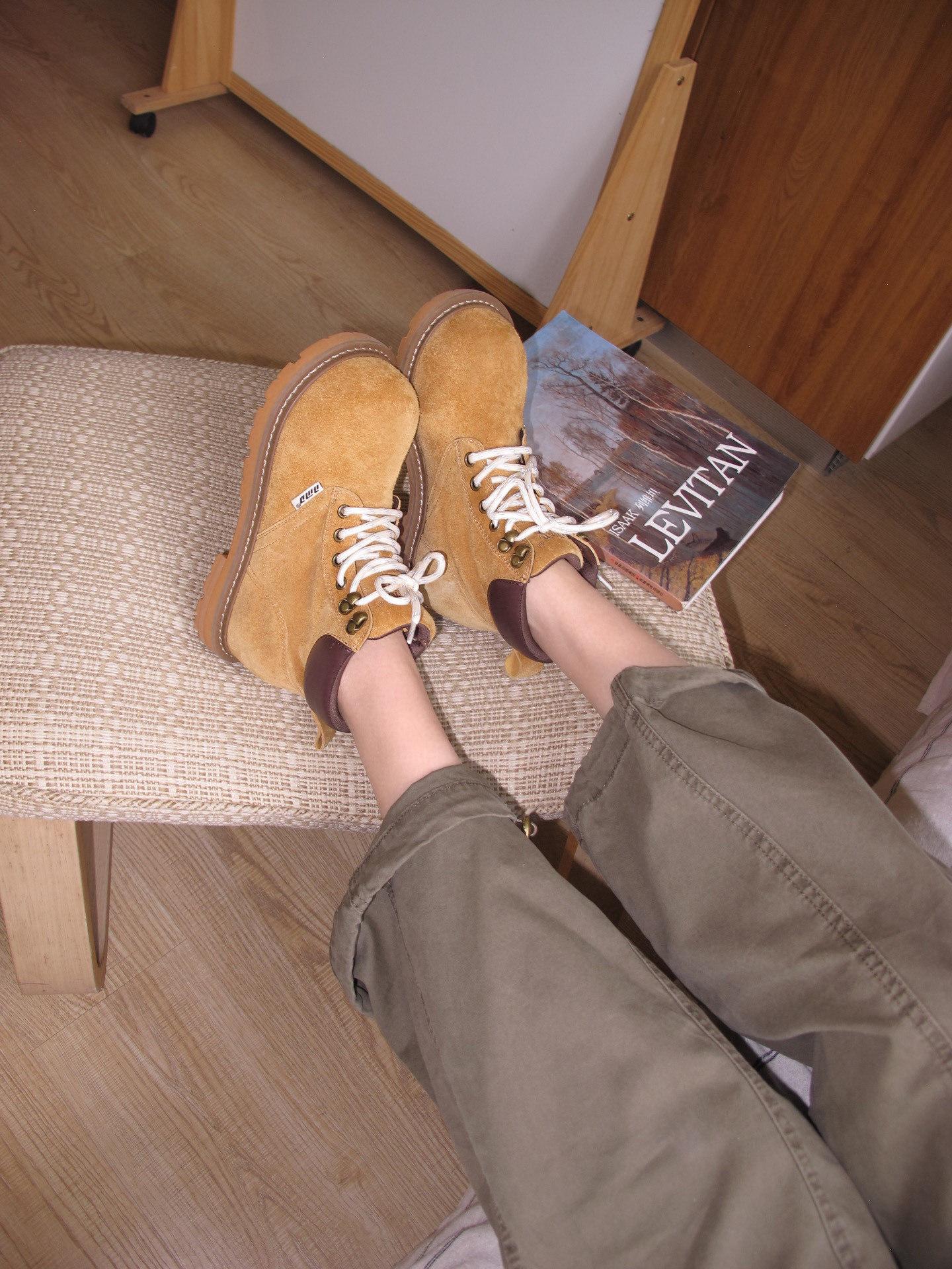 

Outdoor Martin boots women s shoes autumn 2025 new versatile fashion platform British style lace-up tooling short boots 35