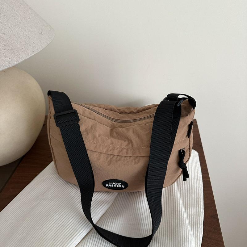 

Модный тренд лето новый популярный однотонный повседневный личность простой и универсальный большая вместимость плечевая сумка мессенджер хаки