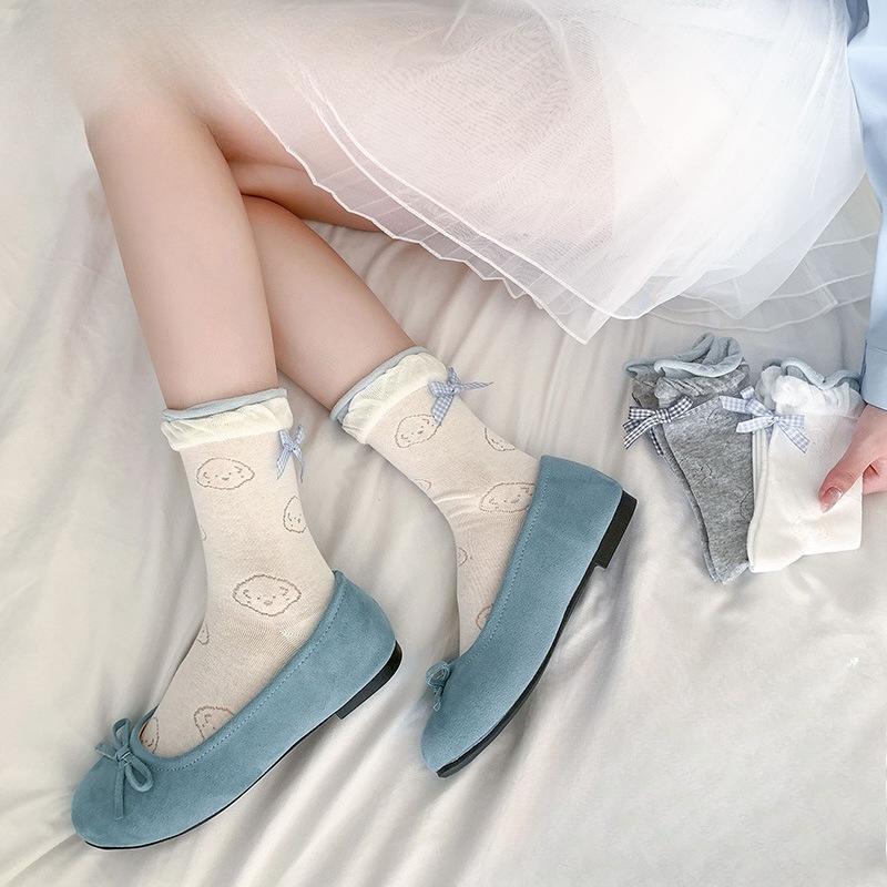 Double-layered Lace Socks for Women's Spring and Summer with A Dark Pattern and A Double-layered Lace Design