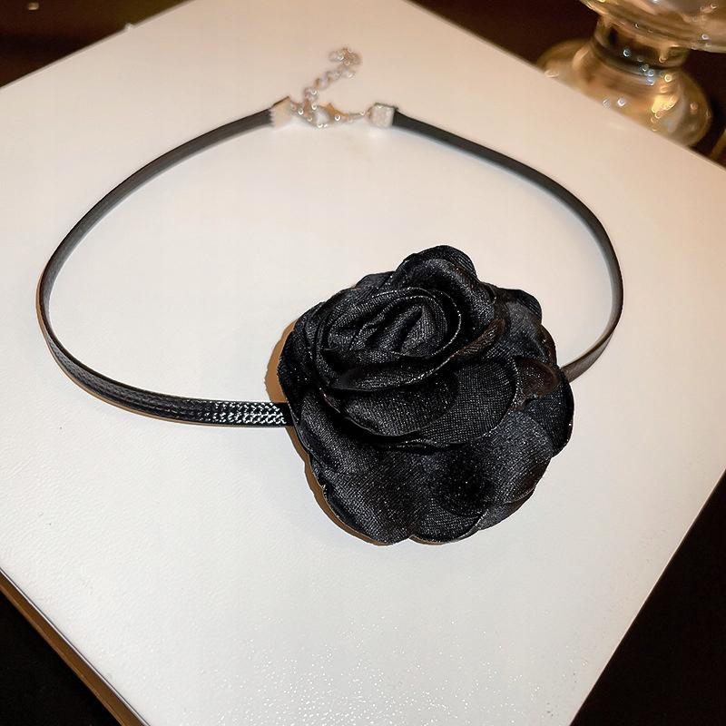 White Women' CHOKER On a Strap NECKLACE Flower ROSE On the Neck Elegant
