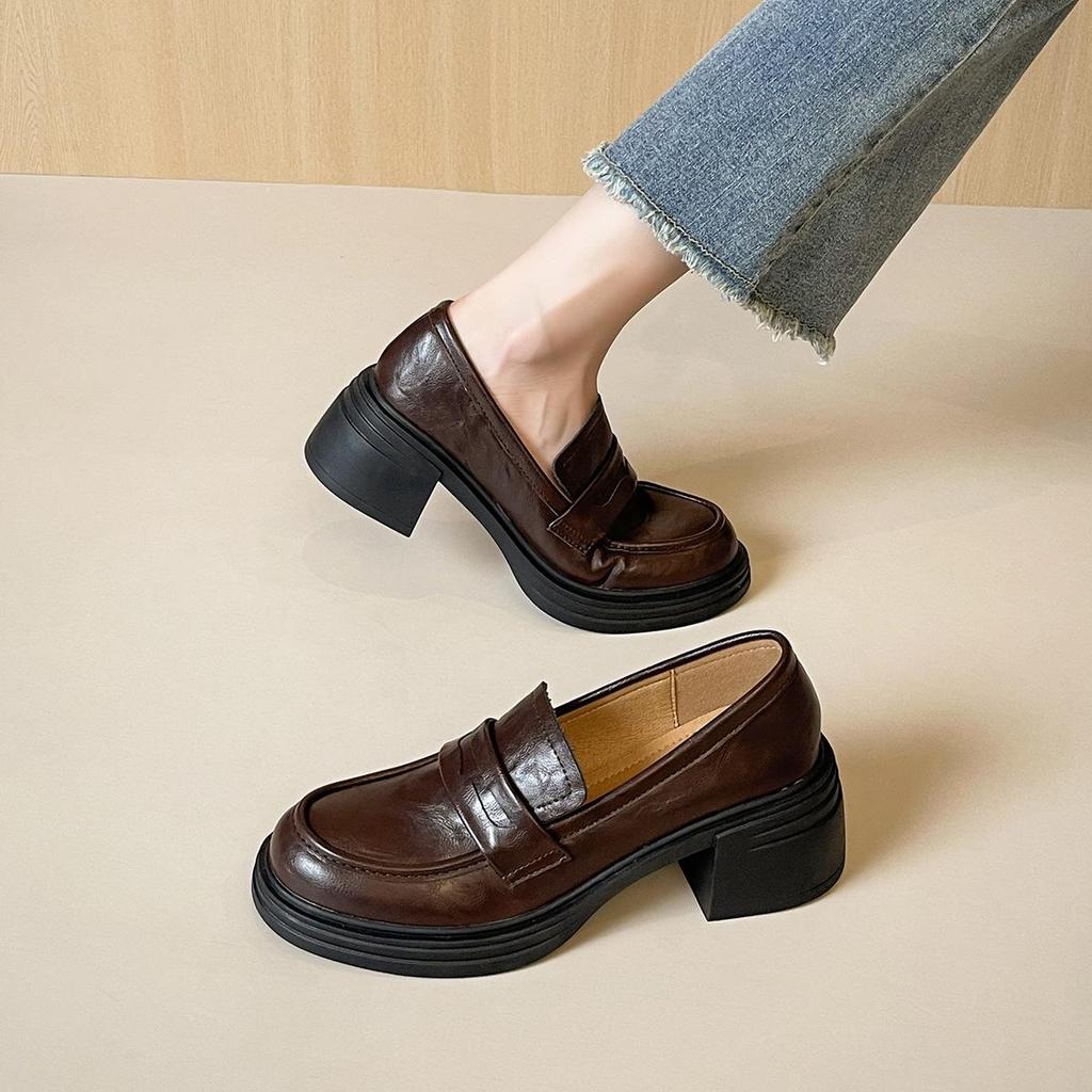 Weiwei Girl Vintage Slip-On Loafers: Chunky Heel, Thick-Soled, British-Style Women's Leather Shoes.
