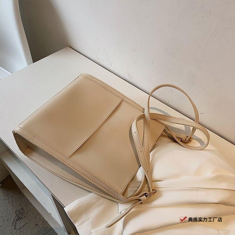 Korean Version Retro Shoulder Bag Large Capacity New Trendy Class Commuter Bag Women's High Sense Armpit Bag Big Bag