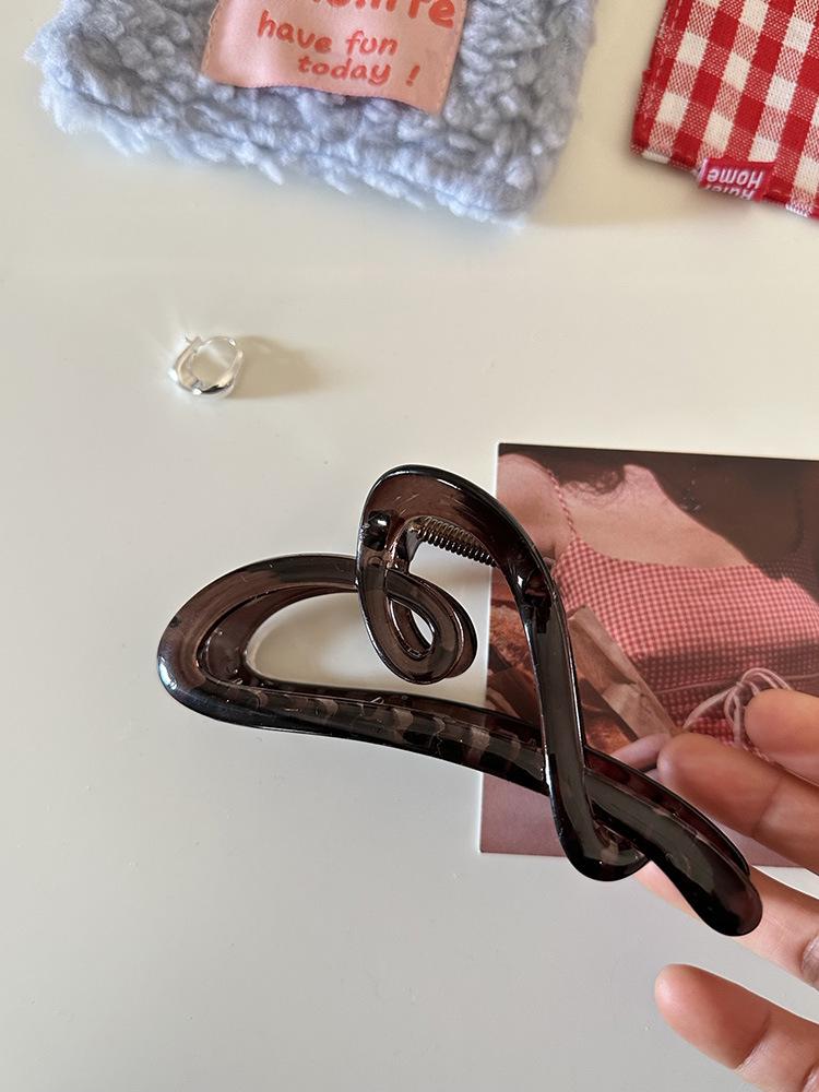 

Элегантная матовая черная заколка для волос: Высококачественный дизайн Shark 2024 года