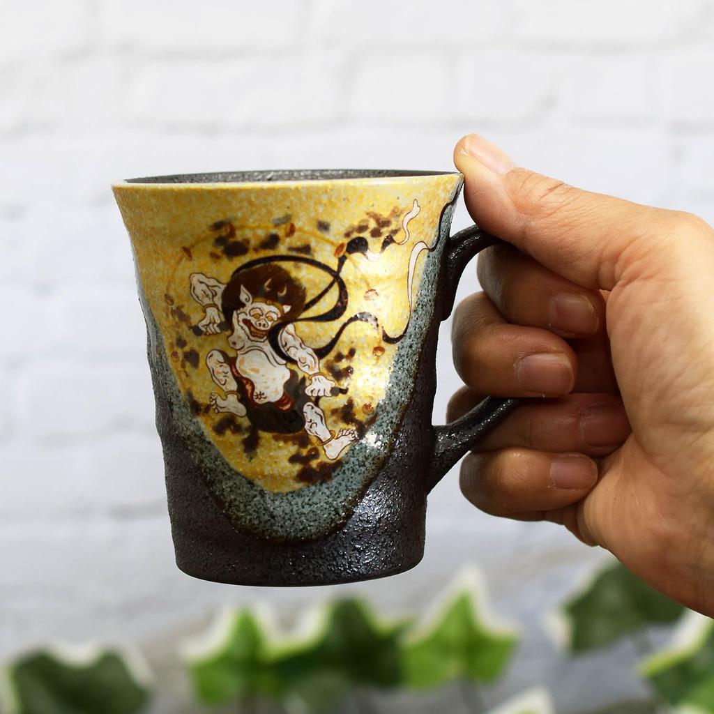 Waza no Kura Snyggt Par Kutani-keramikmuggar Med Vind- och Åskgudarna. Keramik av hög kvalitet. Tillverkad i Japan.