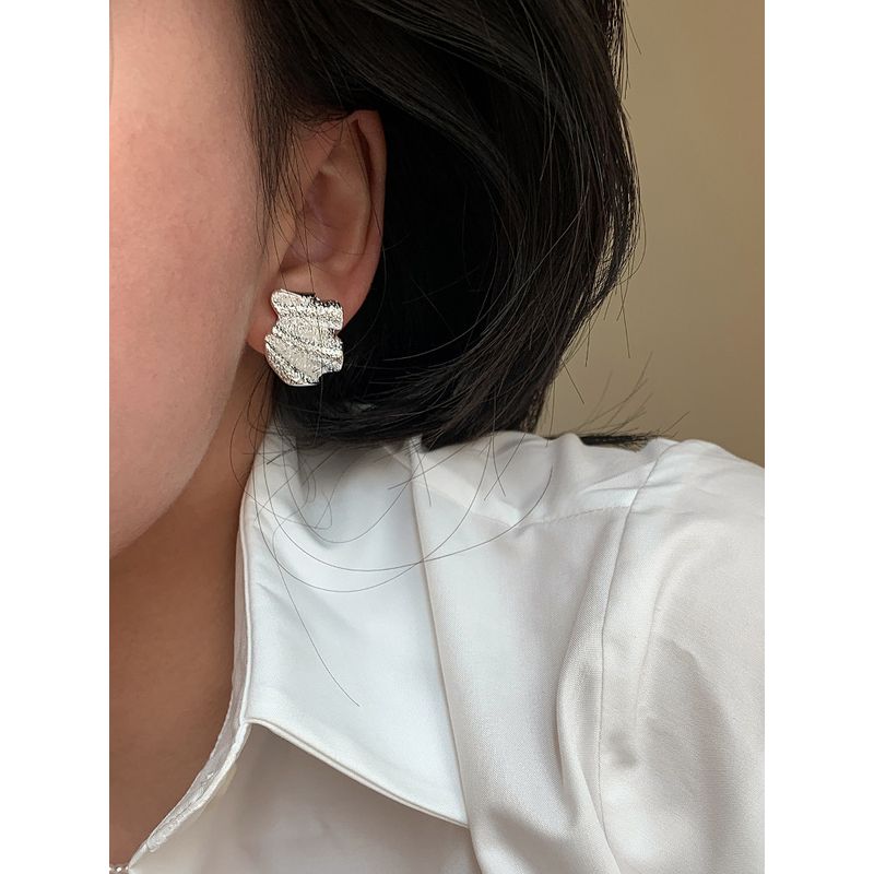 French Silver Needle Fashion Retro Exaggerated Ruched Metal Gold Silver Large Earrings Fancy Accessible Luxury Ear Studs Earrings