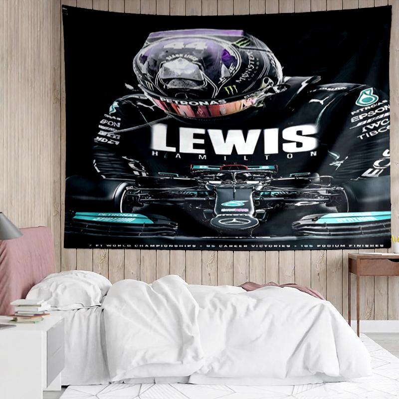Tapestry s potiskem Lewise Hamiltona, Pozadí, Snadné zavěšení, Ideální do ložnice, kanceláře a obývacího pokoje, s estetickou nástěnnou dekorací.