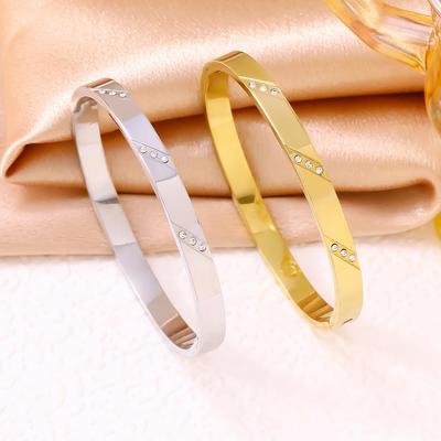 Europäisches & Amerikanisches Luxus 18K Gold Titanstahl Armband mit Drei Diamanten & Nicht-Verblassender Schnalle für Damen.