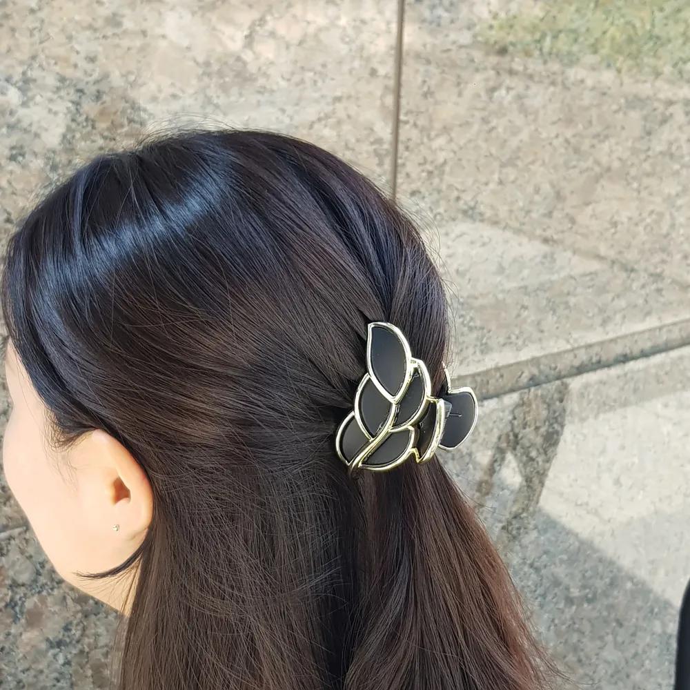 Gold leaf matte hair clip 2. Brown