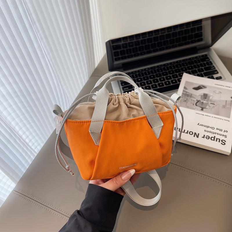 

Niche design casual simple texture trendy bucket bag fashion 2025 summer new women s shoulder messenger bag помаранчевий