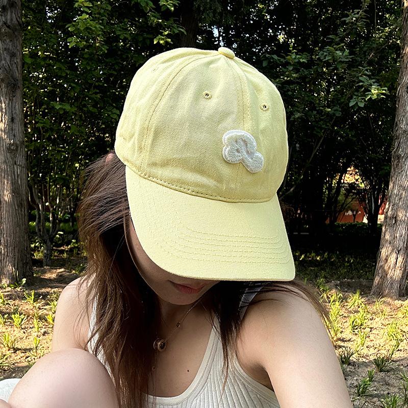 New Dopamine colored Fashion Letter Baseball Hat for Women with Versatile Face Small Curved Brim Baseball Hat for Students