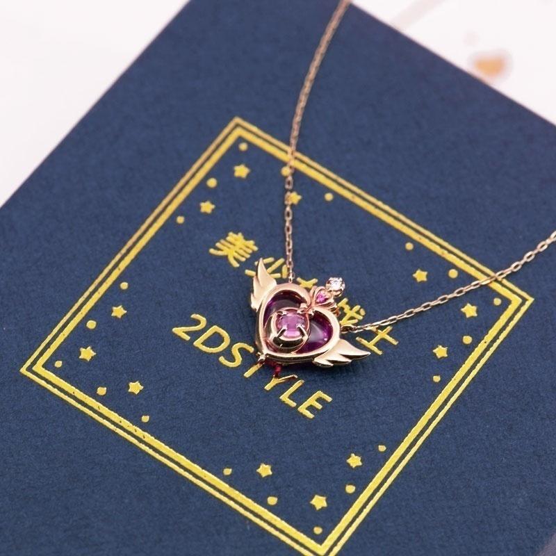 Sailor Moon formato de coração asas de anjo pingente colar cor rosa cristal coroa colar, aço inoxidável