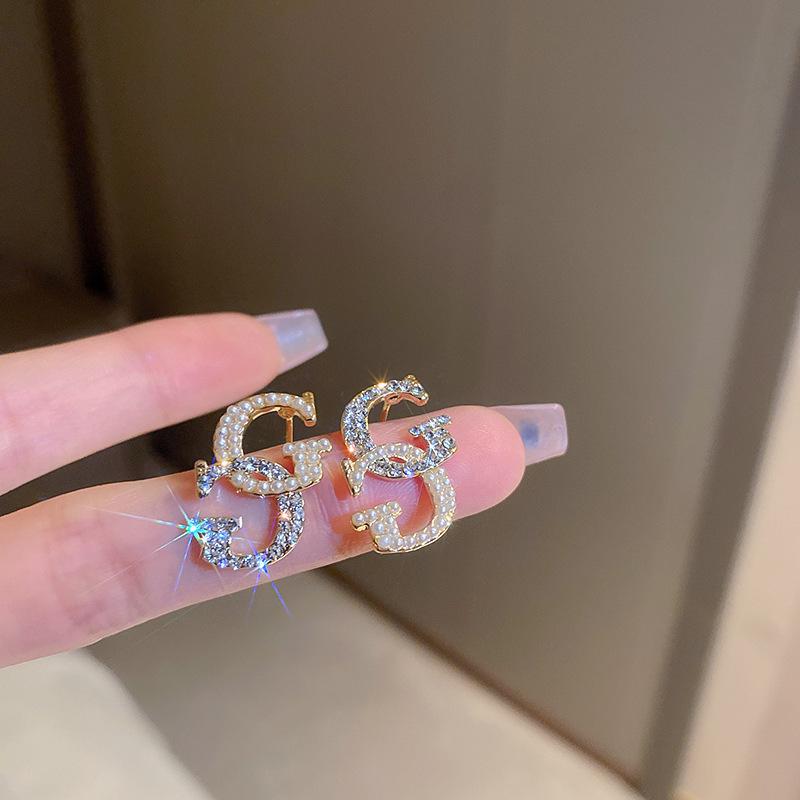 Zircon Gold Letter D Ear Cuffs: High-End Women's Stud Earrings with Versatile Niche Design.