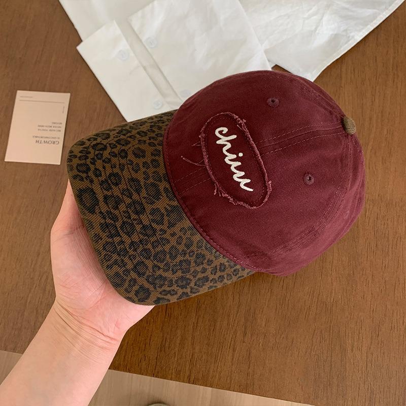 

Retro spicy leopard print baseball cap for women, versatile sun protection, color blocking, face enhancing, duckbill tongue hat червоний
