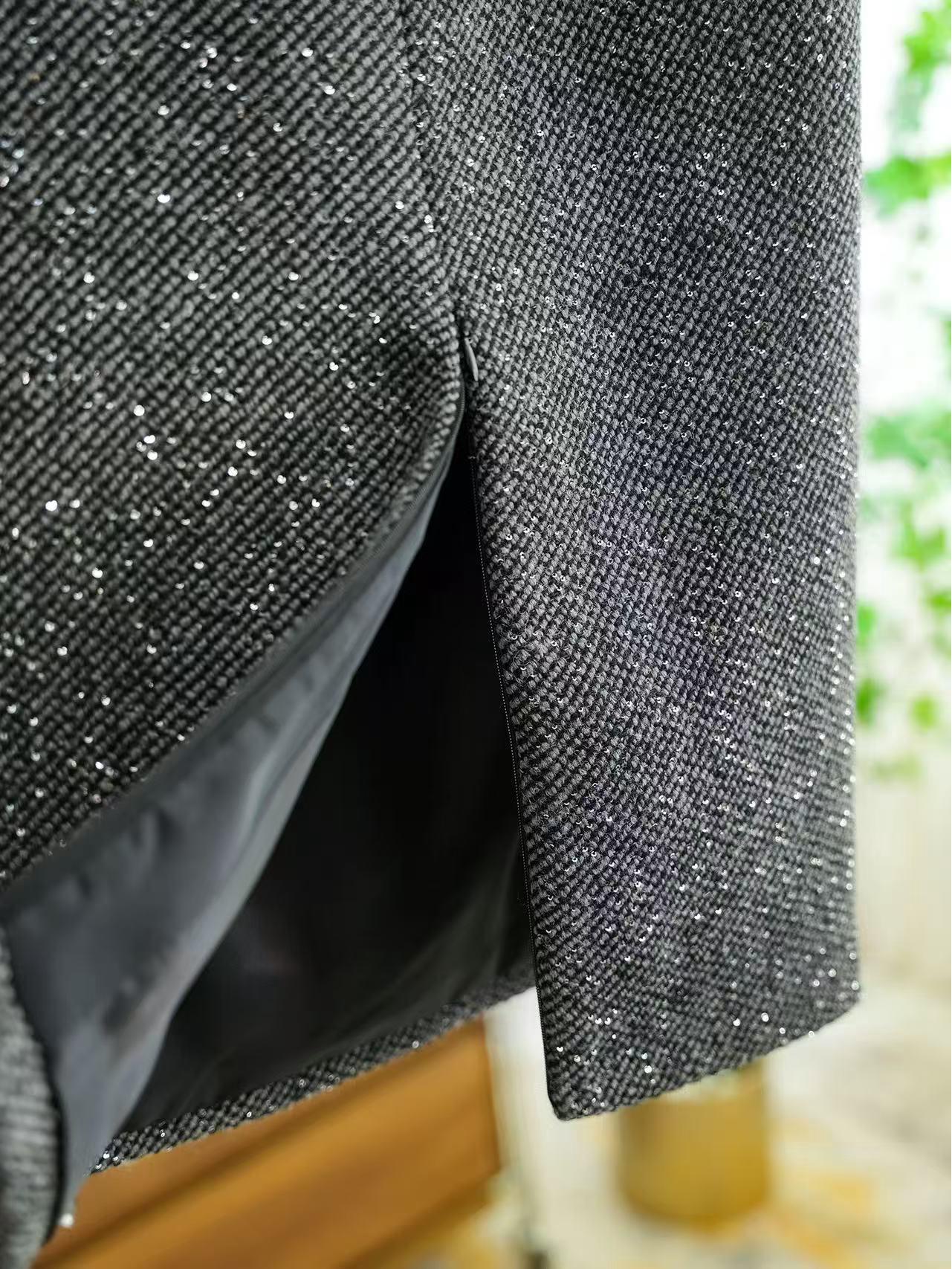 

Sparkling Starry Sequined Herringbone Tweed Wool Skirt with Back Slit Medium темно-серого