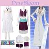 Cosplay de One Piece com traje branco e personagem Nicorobin