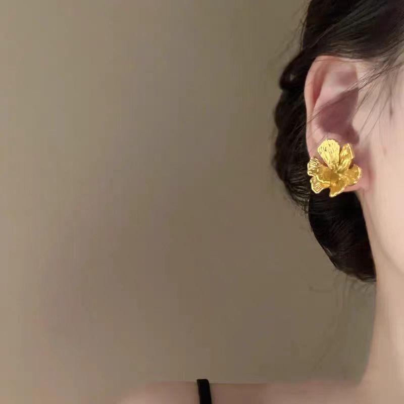 Flowers Bloom Rich Retro Personality Golden Flower Earrings Gentle Temperament Niche Stud Earrings Simple Earrings