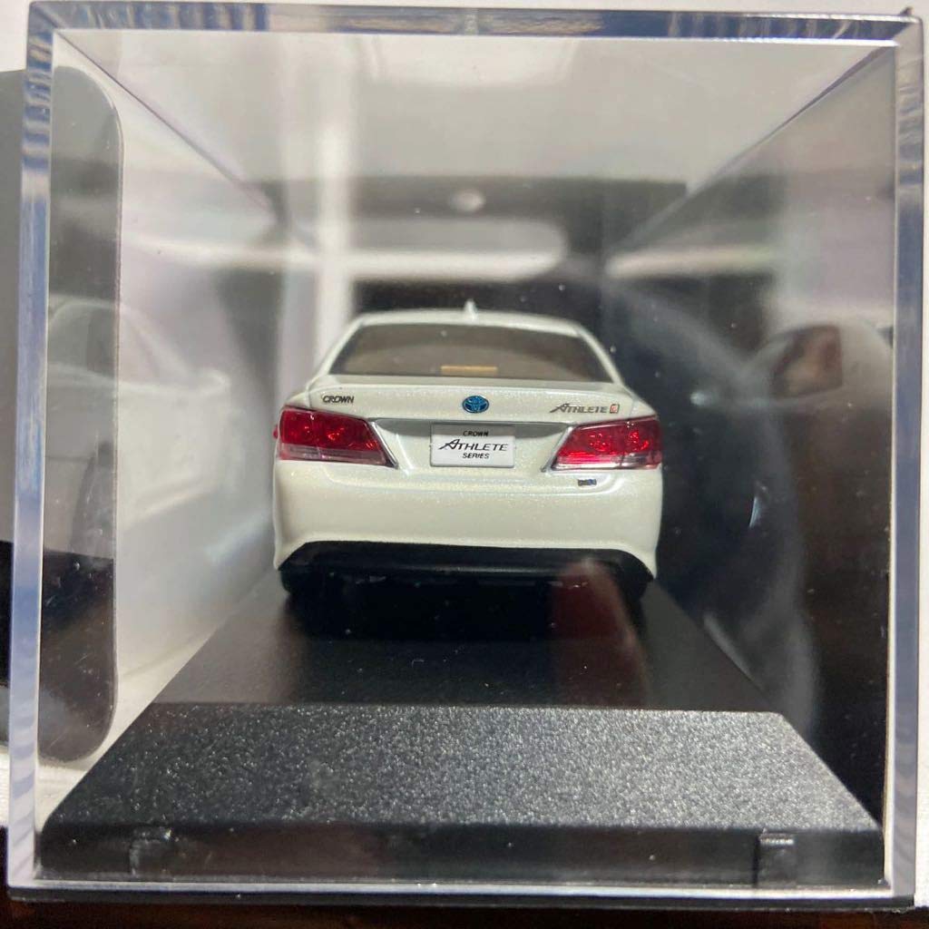 Kyosho Scale Toyota Crown Hybrid Athlete G White Pearl Crystal Shine 210 Series Miniature Model Car 1/43