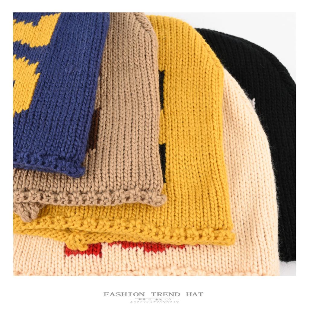 Korean-style color-block S-letter knitted beanie, unisex, for autumn and winter, warm, ear-covering, loose-fitting, and designed to be pulled over