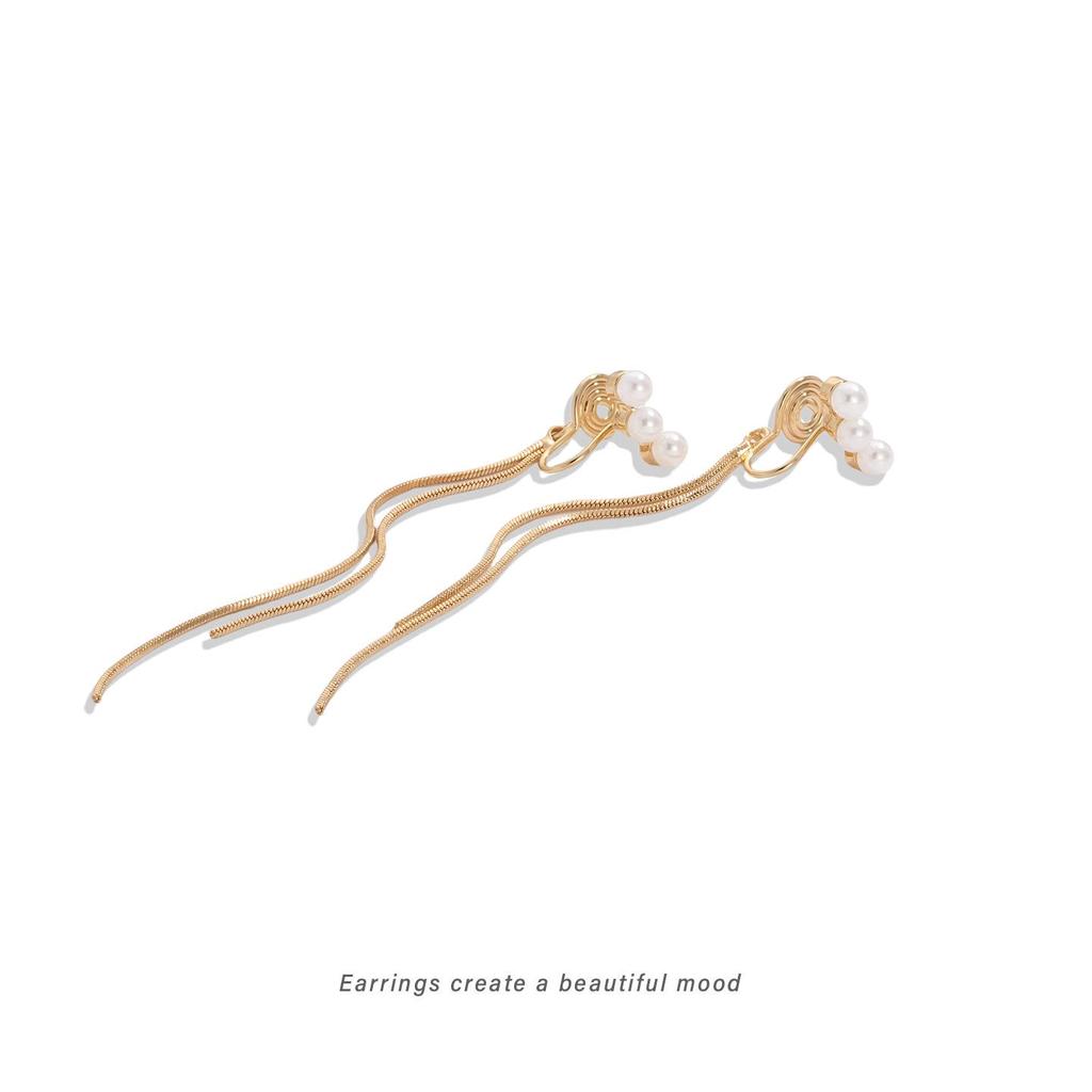 *Gold Tassel Pearl Earrings: Hong Kong Style, Retro-Modern Design for Women*