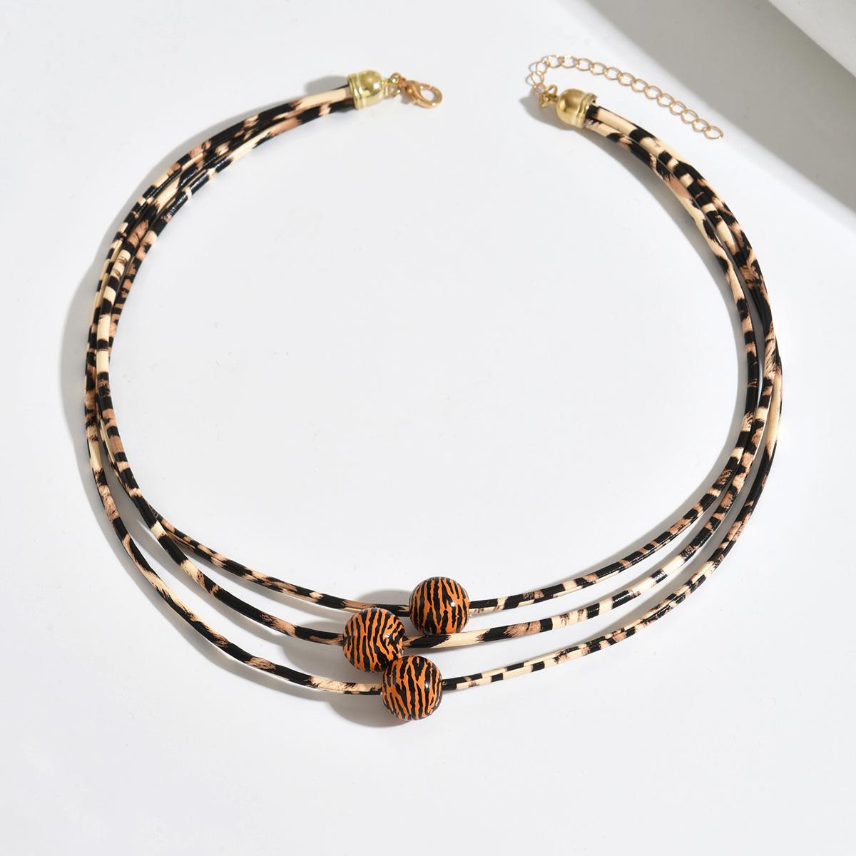 

Модне кольє для жіночих ювелірних виробів коричневий