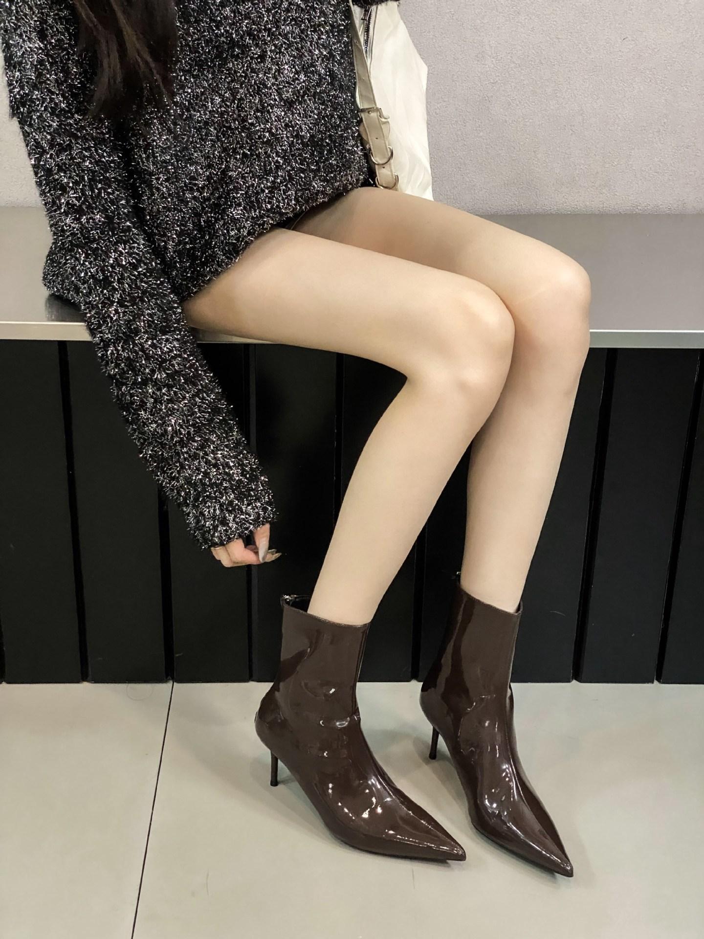 

2025 осень и зима новая модель остроносые тонкий каблук высокий каблук темперамент лакированная кожа французская мода сексуальные красивые женщины короткие сапоги 40 темно-коричневого