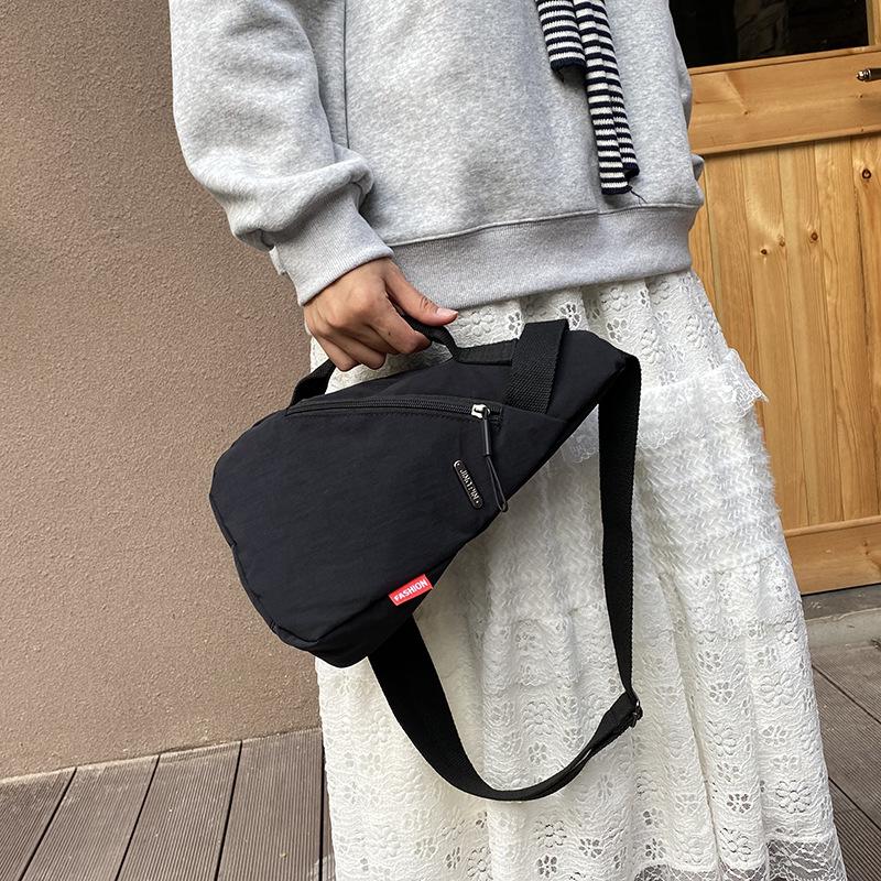 2025 new versatile fashion breast bag women's leisure outdoor sports messenger bag nylon lightweight portable shoulder bag