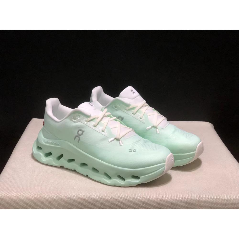 

Spring and summer new male and female couples lightweight shock-absorbing and wear-resistant running shoes 45 светло-зеленый