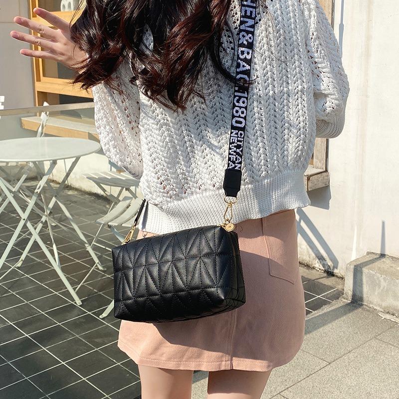 Xia Qiu women's diamond bag embroidery thread camera bag printing oblique span shoulder change bag