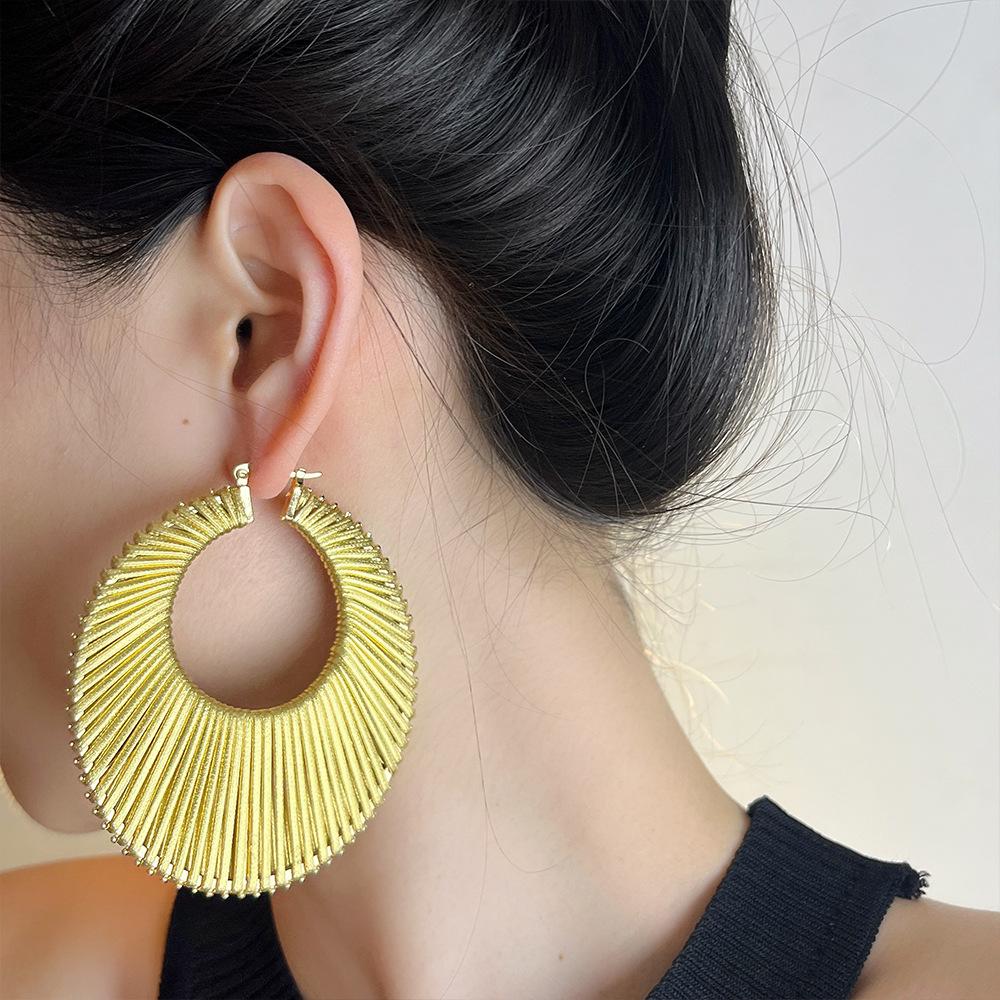 European and American Retro Exaggerated Hand-woven Earrings Exaggerated Personality Fashionable Earrings High-end Temperament Versatile Earrings Women