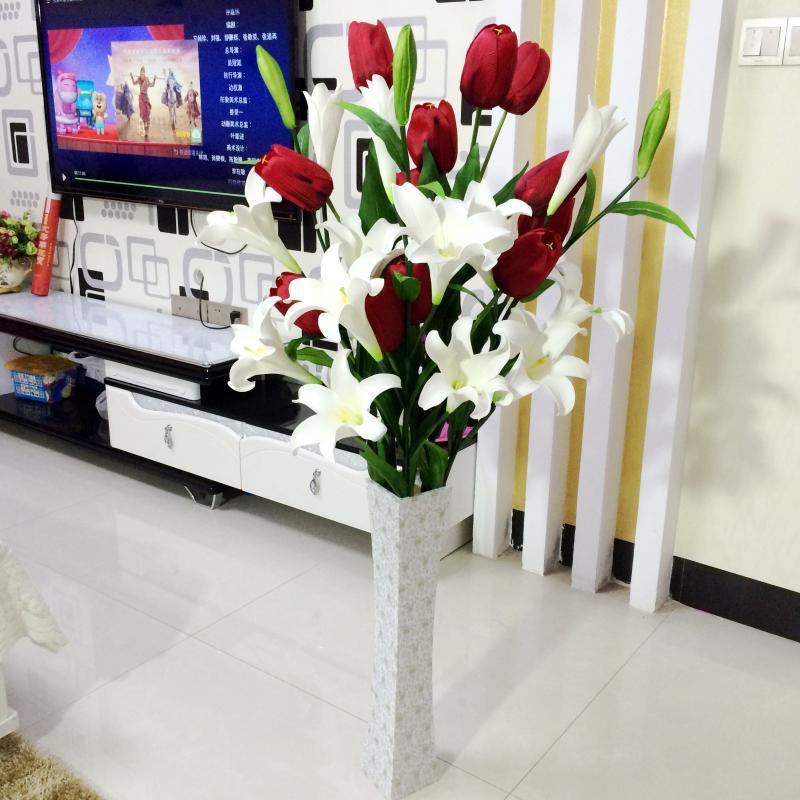 

Сірий букет тюльпанів: Штучна лілія та шовкові квіти для декору дому