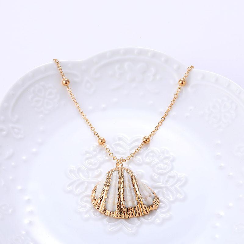 Ocean Inspired Fashionable Shell Necklace With Luxurious Gold Finish Plated