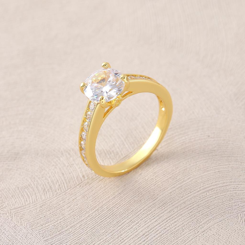 Smooth-edged Heart-shaped Diamond Ring with Micro-set Zirconia, Open Design, Fashionable and Versatile.