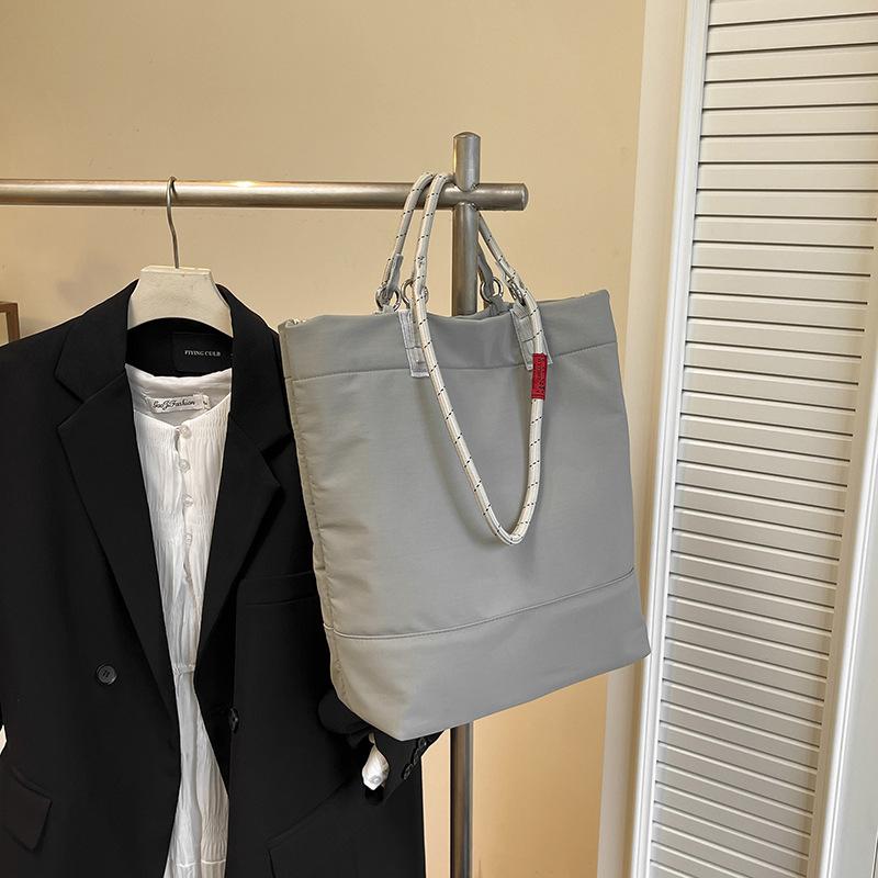 Japanese Casual Large-capacity Tote Bag Women's New 2025 Autumn/winter Simple Shoulder Bag Commuter Casual Handbag