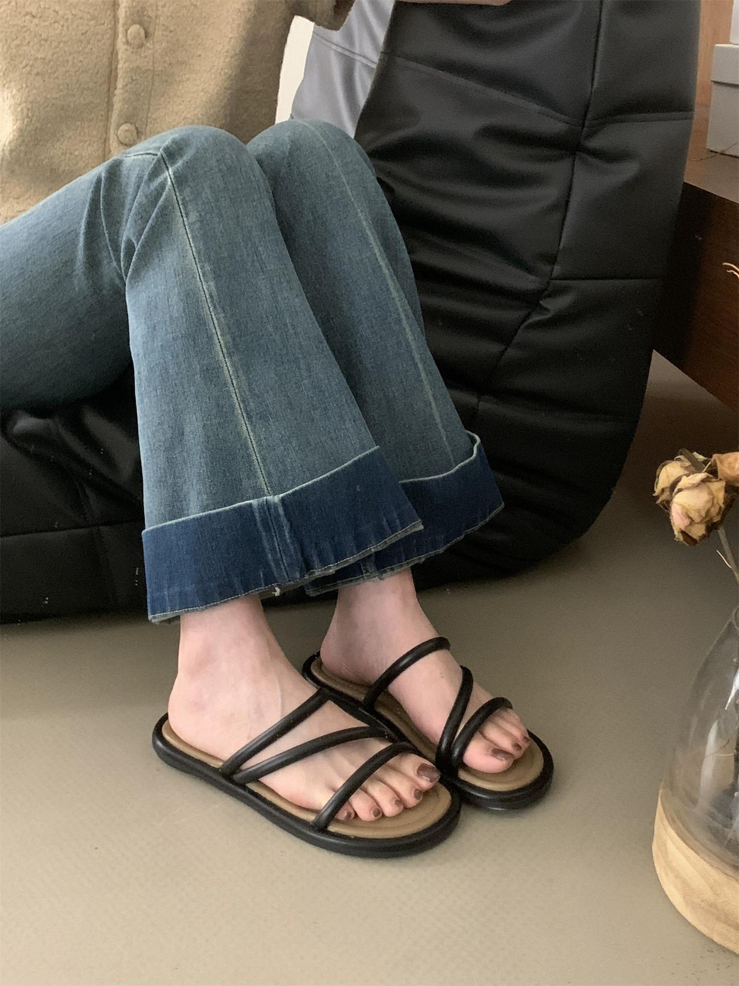 

Slippers women s summer wear 2025 new retro niche sandals Korean version fairy flat-bottomed vacation seaside beach shoes 39 чёрный