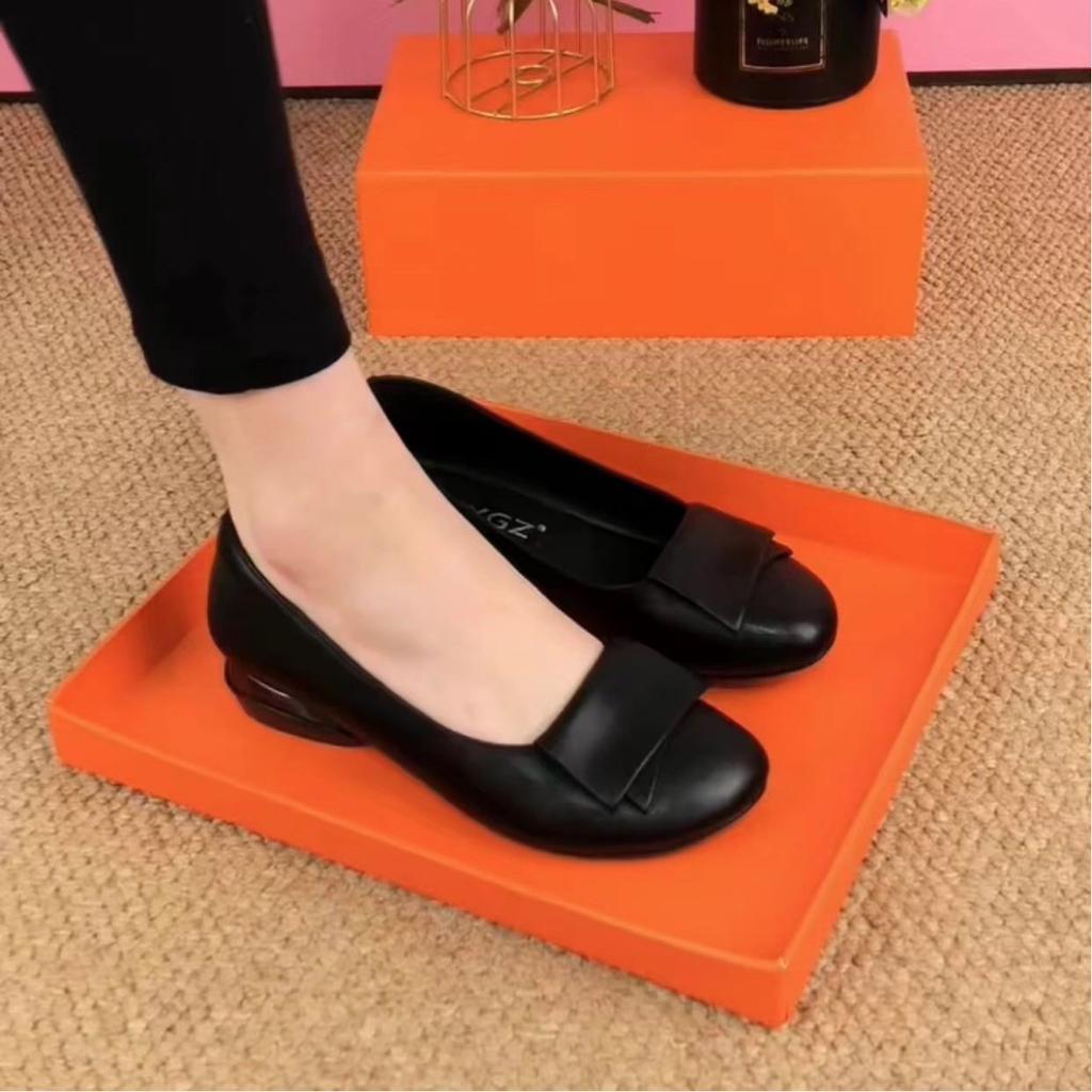 Round head shallow mouth flat heel soft leather spring and autumn women's shoes soft sole mother shoes women's flat sole leather shoes fashion