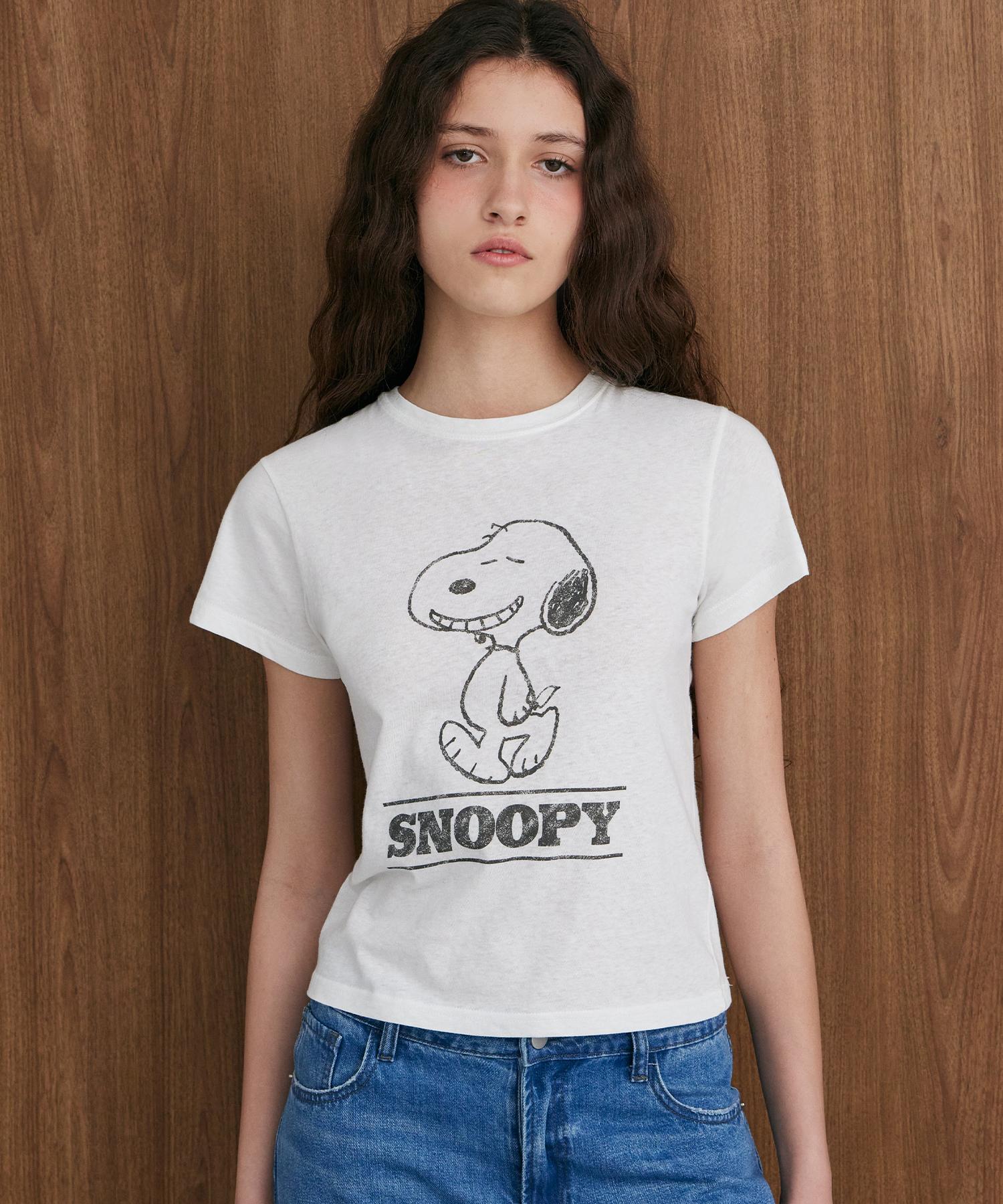 Lady Volume Step Beagle Snoopy T-Shirt (Ivory) Ivory/S