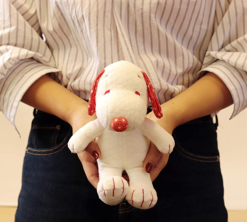 Yoshitoku Snoopy Traditional Pattern Hemp Leaf Plush Toy 182025