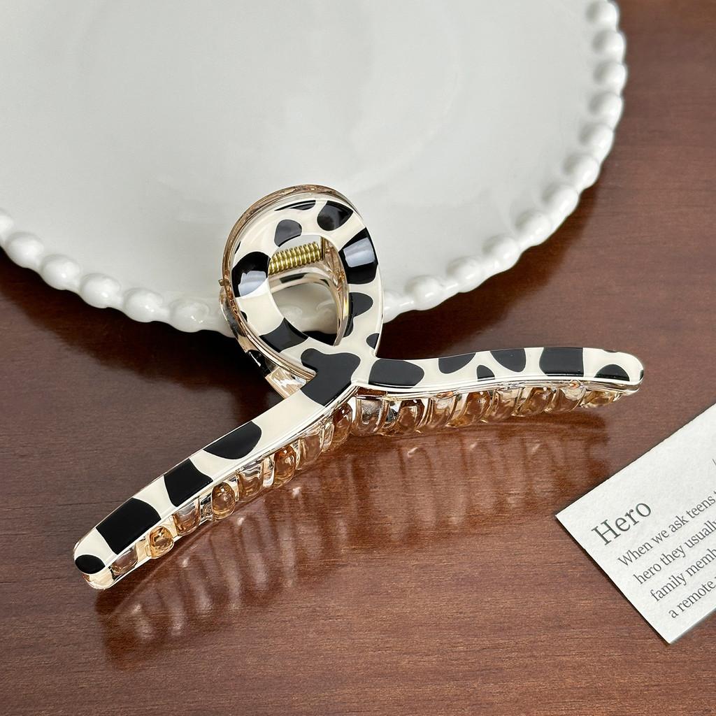 Large Retro Cow Print Hair Claw Clip Elegant Design Ideal For Trendy Hairstyles Womens