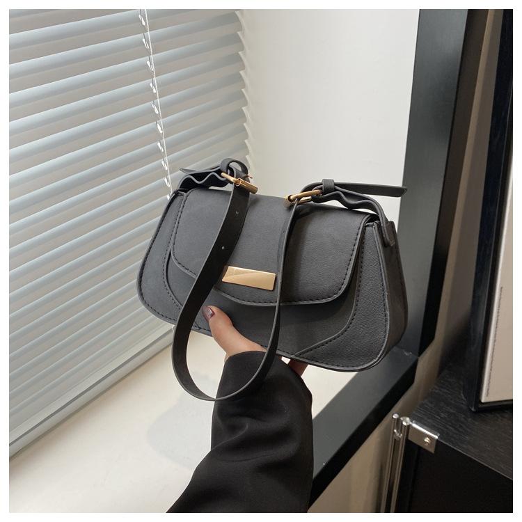 

Ретро-модна сумка під пахвами, жіноча літня 2024 нова проста сумка на плече великої ємності, сумка-месенджер в іноземному стилі чорний