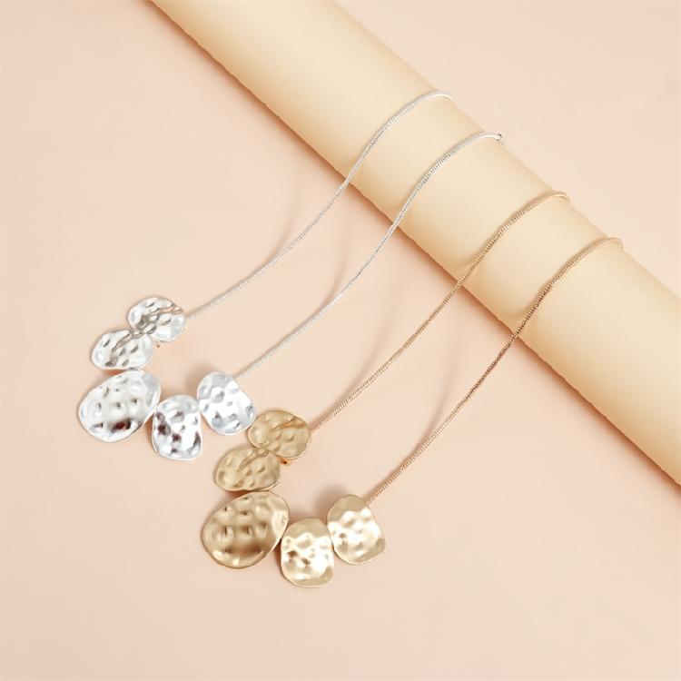 Stylish Edgy Asymmetrical Alloy Necklace With Textured Surfaces Detail Modern Accessory For Casual Wear