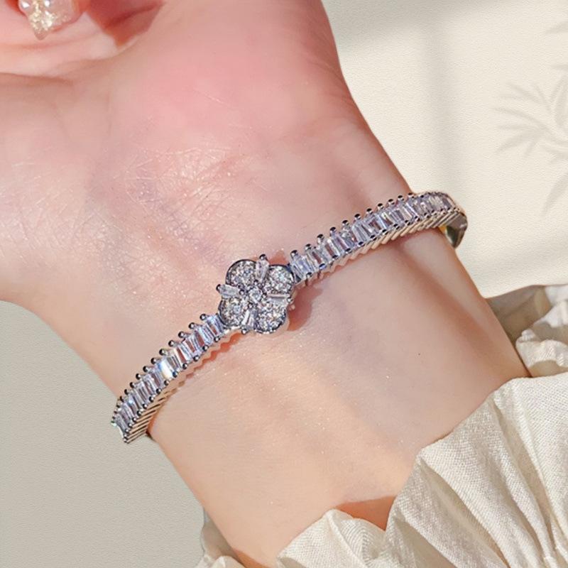 Cross Flower Zircon Bracelet: Light Luxury Mother-of-Pearl Four-Leaf Clover Jewelry