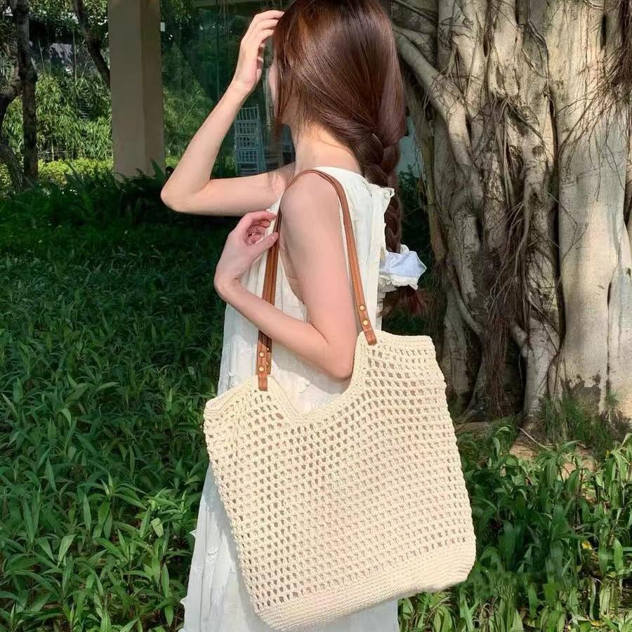 Summer Woven Shoulder Bag - Versatile & Spacious Beach Vacation Tote