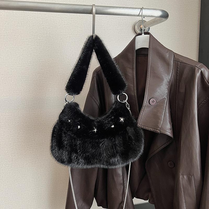 Versatile Plush Simple and Exquisite Messenger Bag, Advanced Design Sense 2025 Autumn and Winter Women's One-shoulder Portable Dumpling Bag